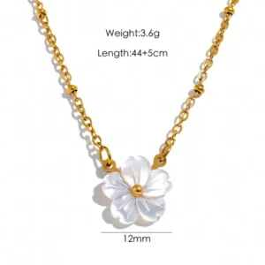 Simple chain with white flower pendant