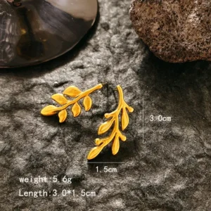 leaf designed ear ring