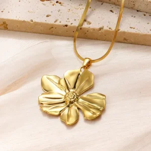 casual chain with big flower pendant