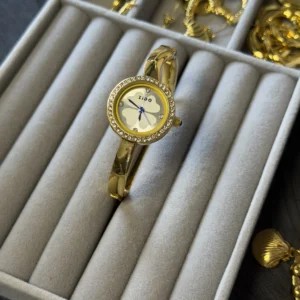 Round shape cuff watch