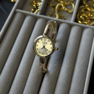 Round shape cuff watch