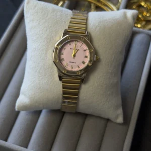 Geo metric case gold watch