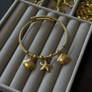 Spiral bangle with sea shell&star