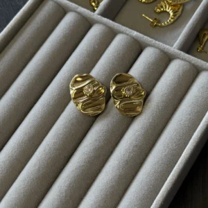 Molten Solitaire Stud